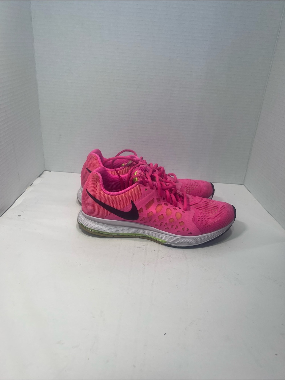 Nike Women's Hot Pink and Black Training Shoes